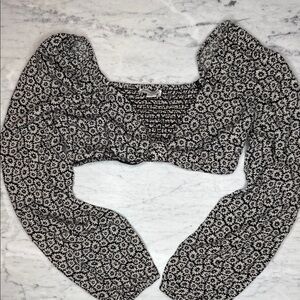 American Eagle Black and White Floral Long Sleeved Crop Top Sz XS